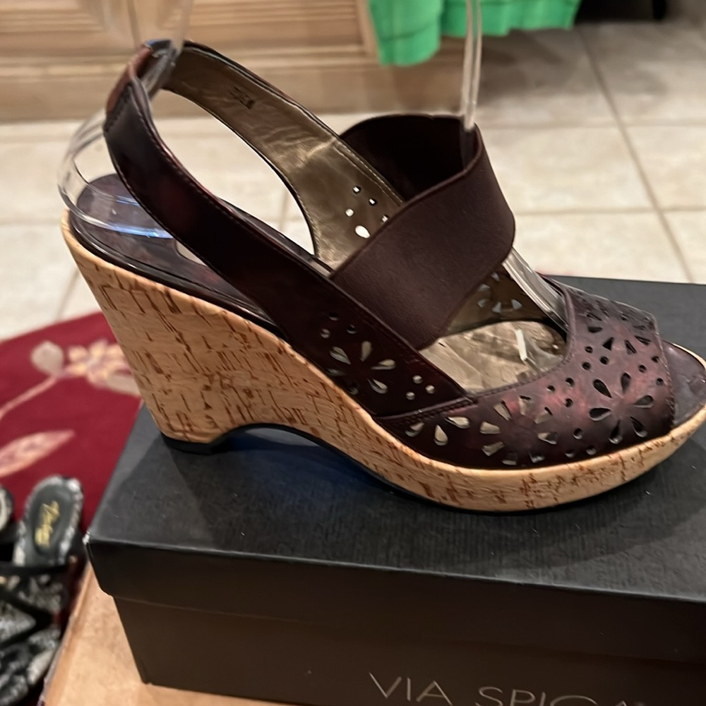 Vaneli Lazer Cut Cork Heel Wedge in Burgundy Patent Sz 7 1/2 M